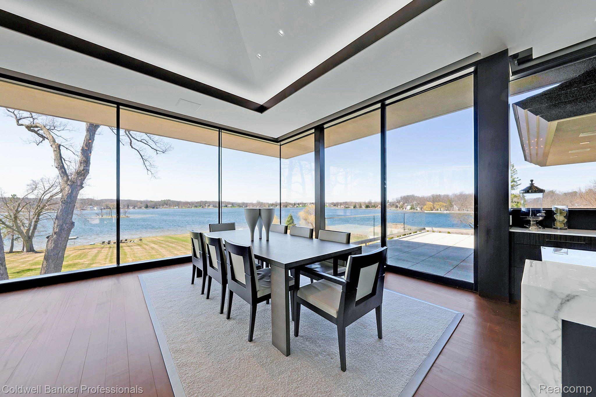 Listing images