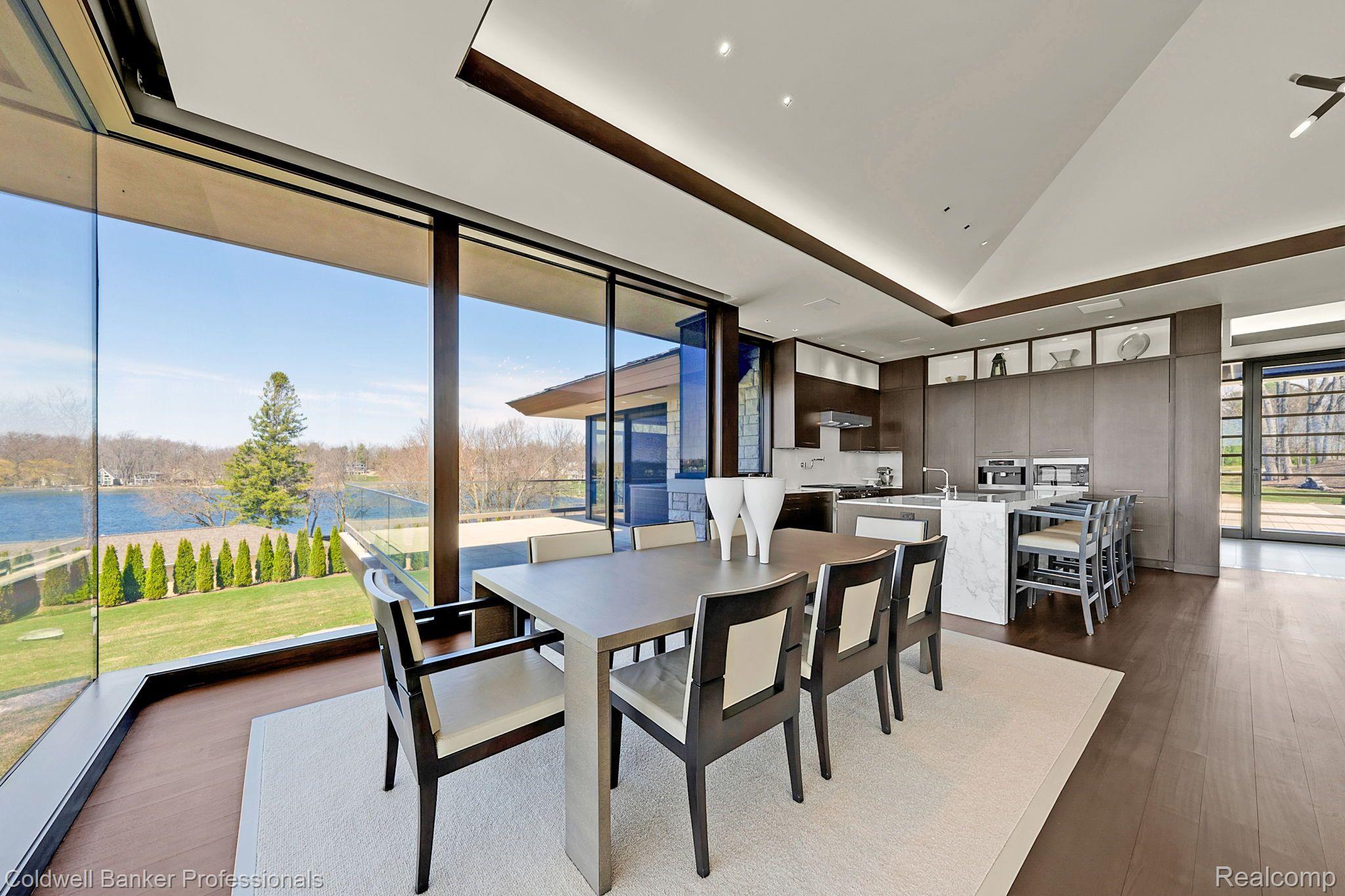 Listing images
