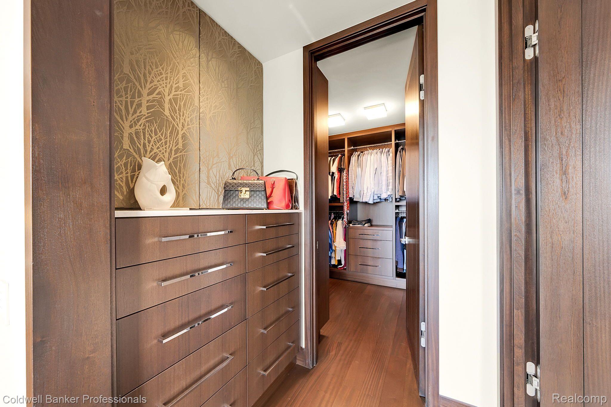 Listing images