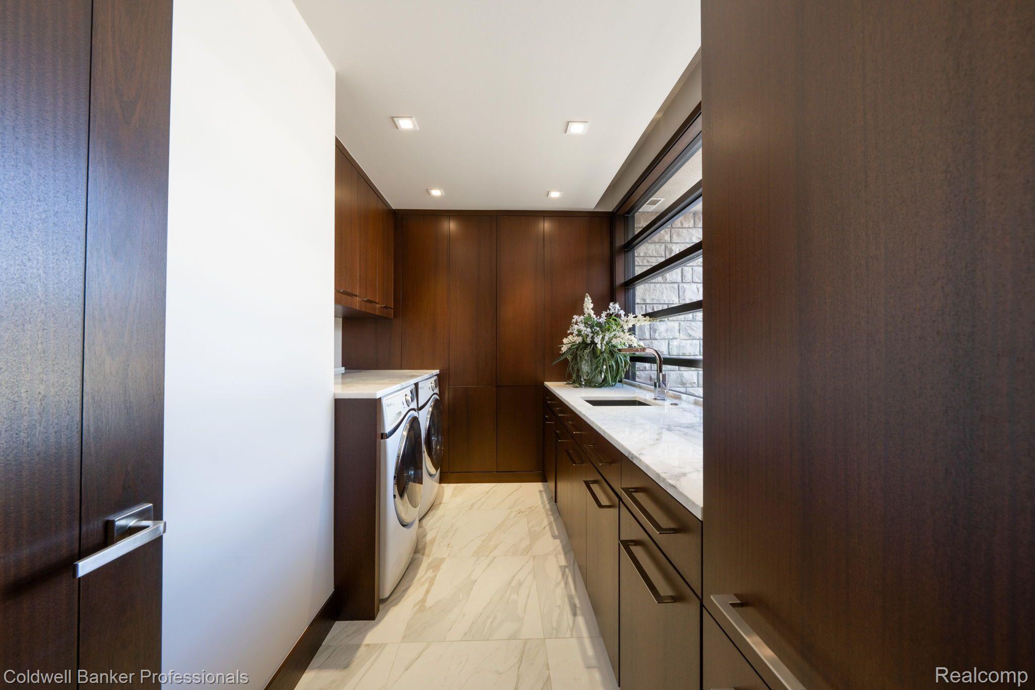 Listing images