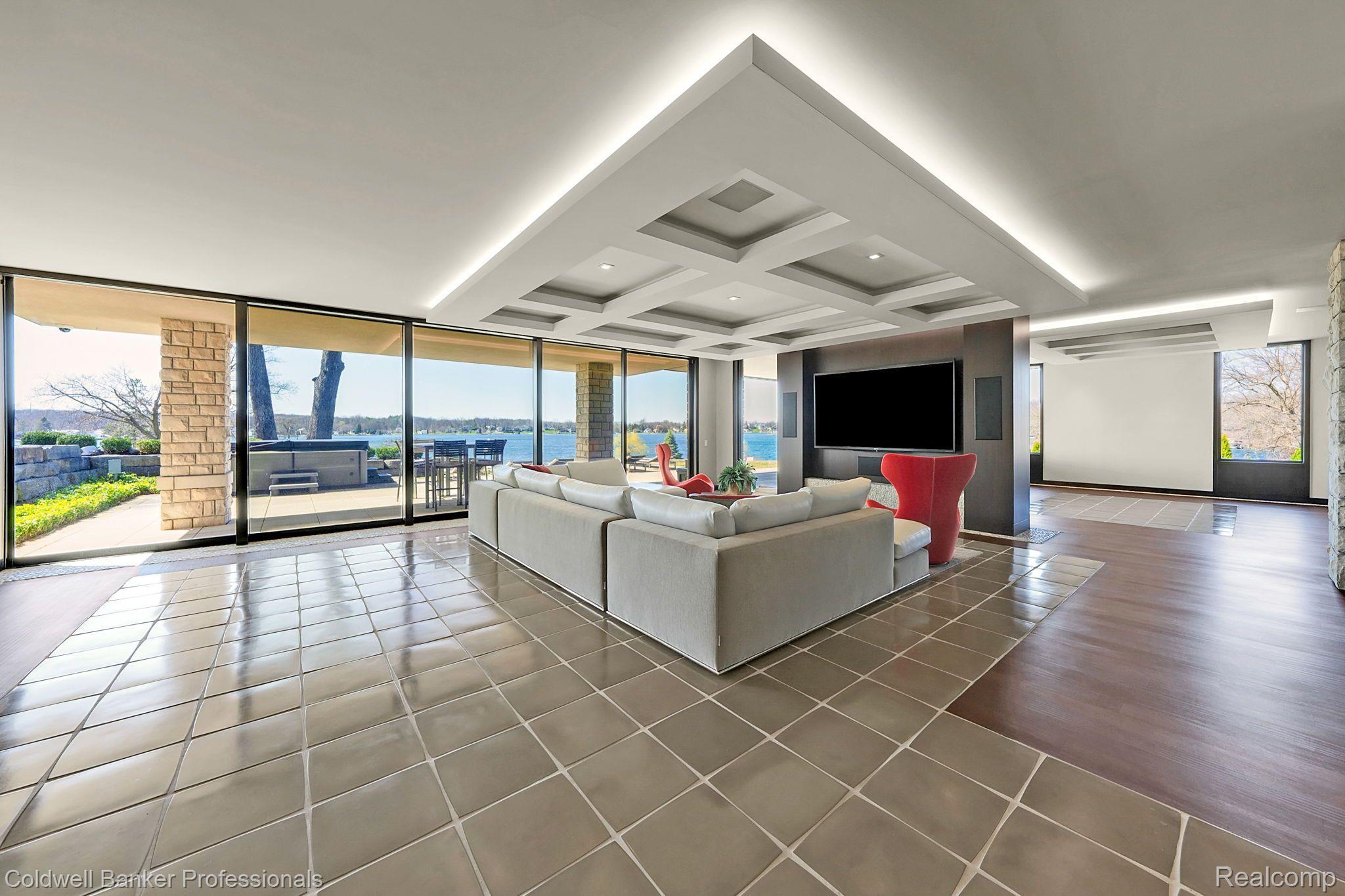 Listing images