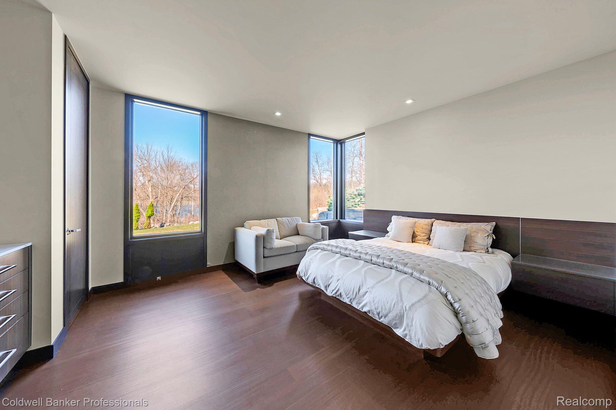 Listing images