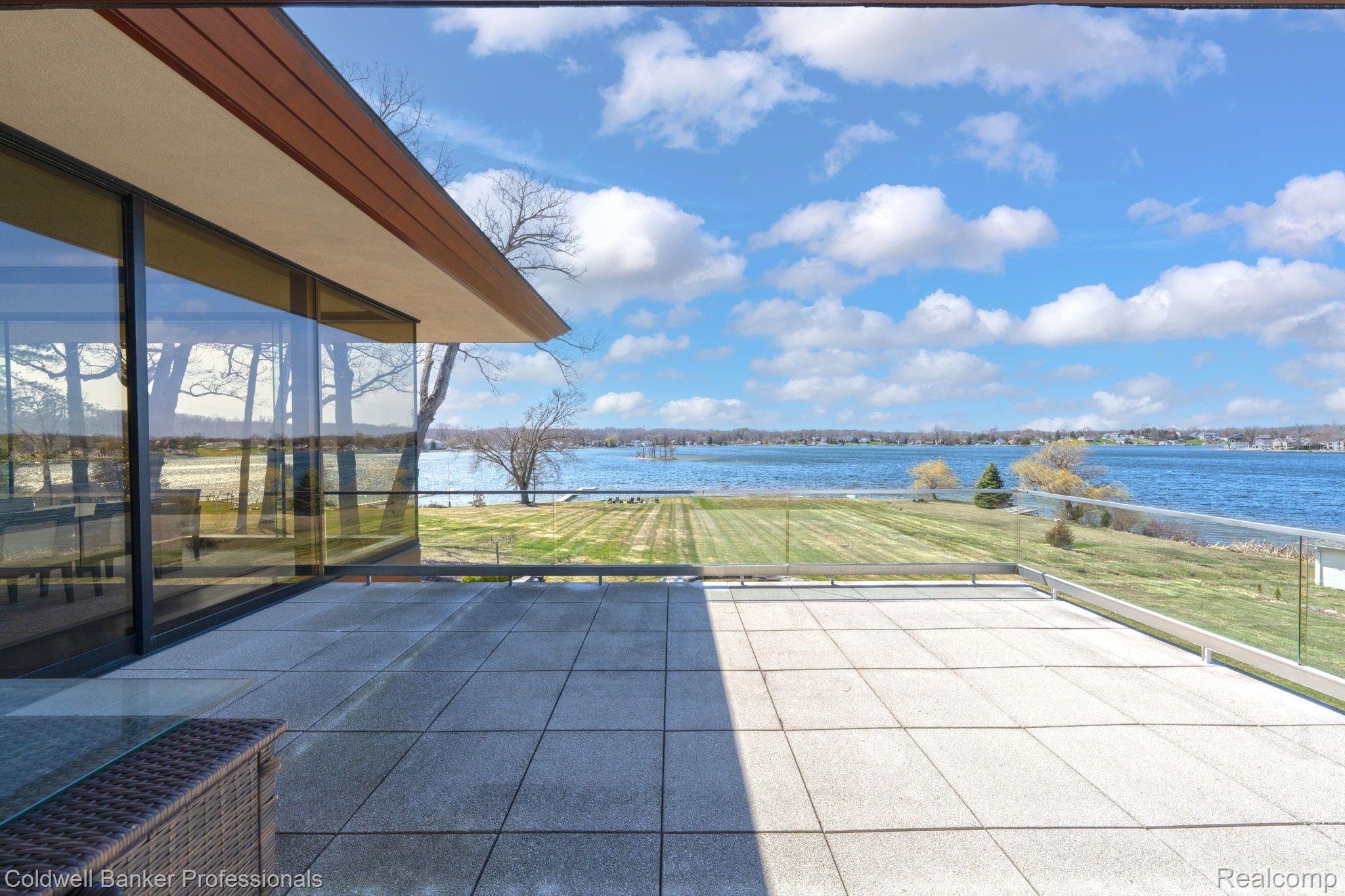 Listing images
