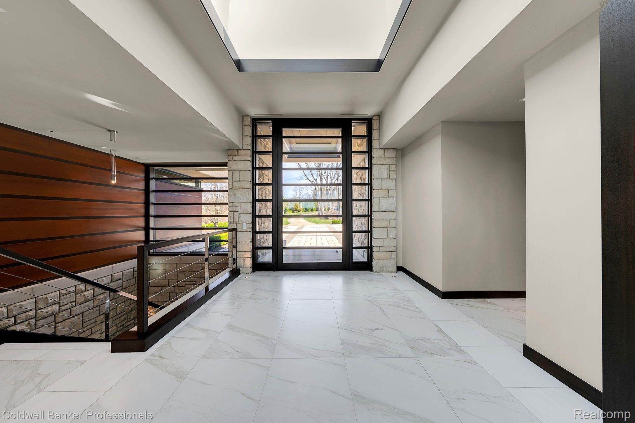 Listing images