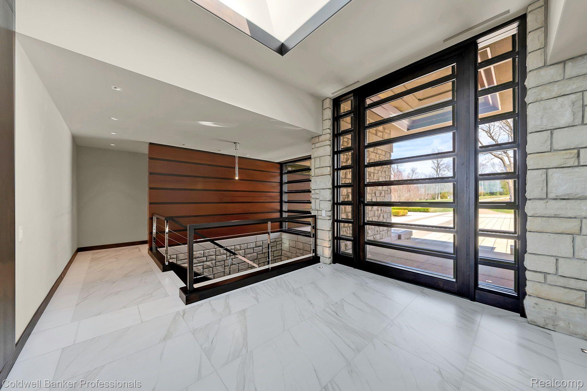 Listing images
