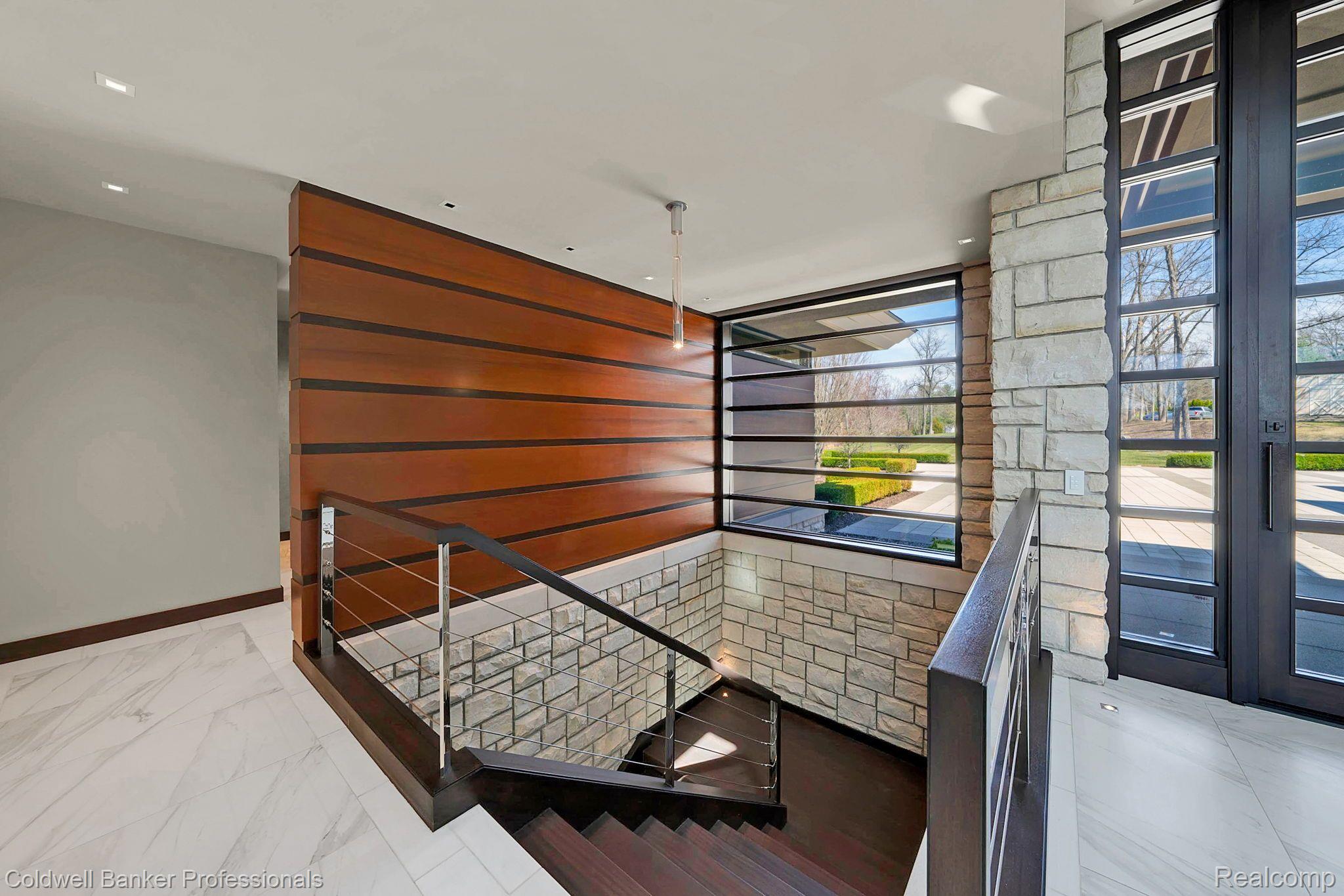 Listing images
