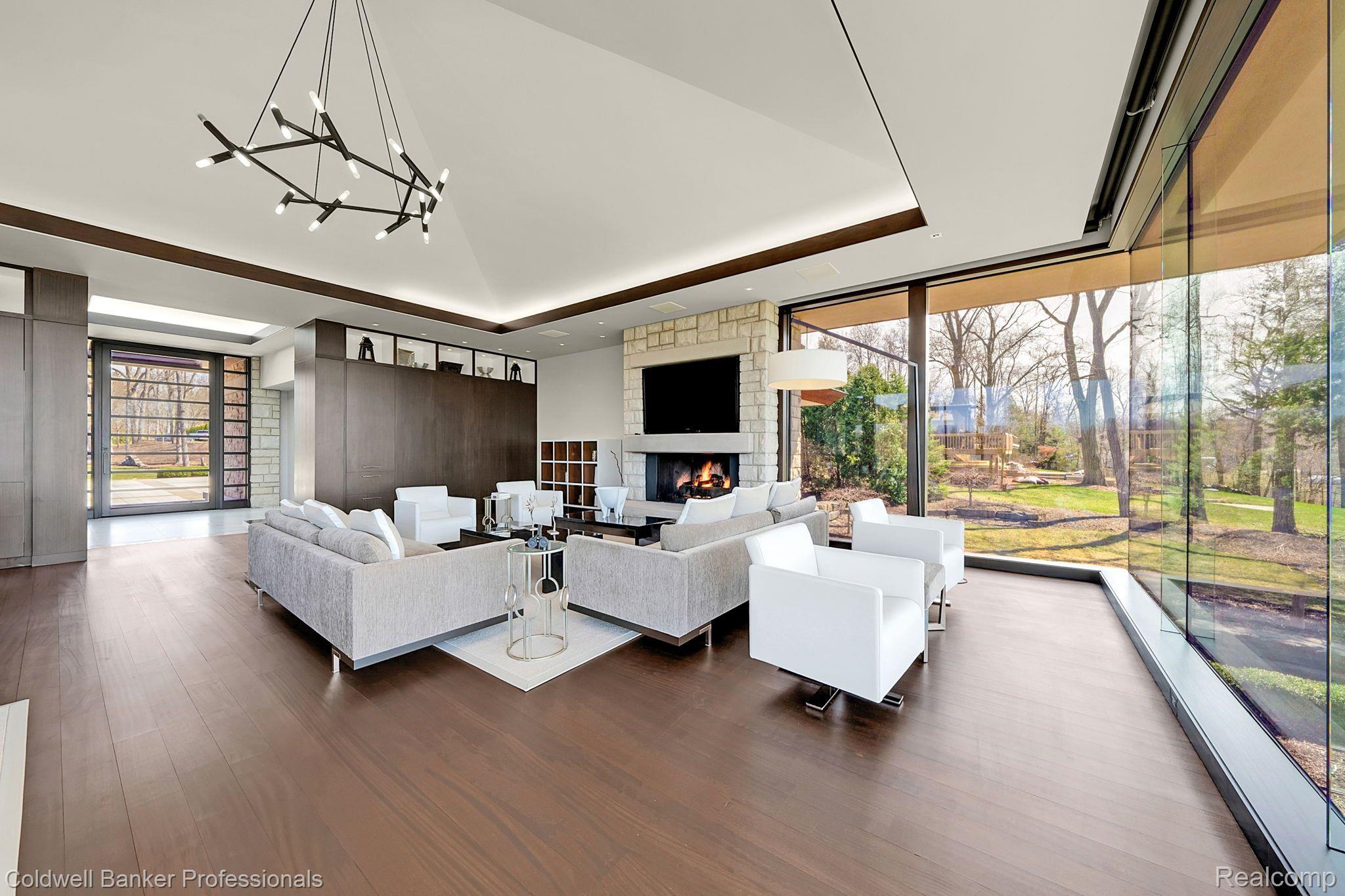 Listing images