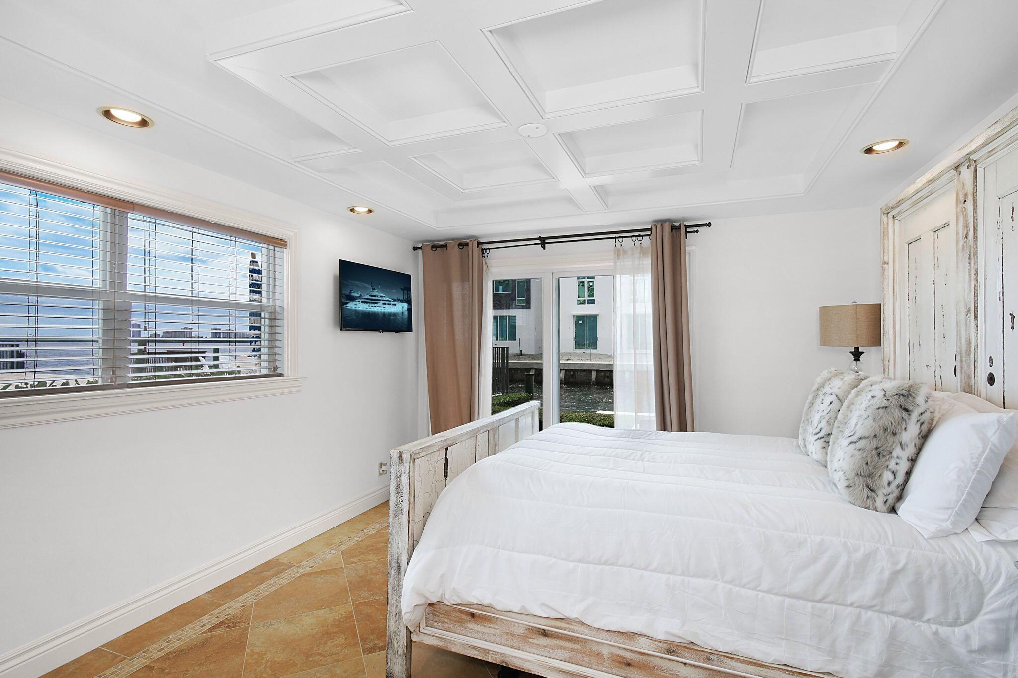 Listing images