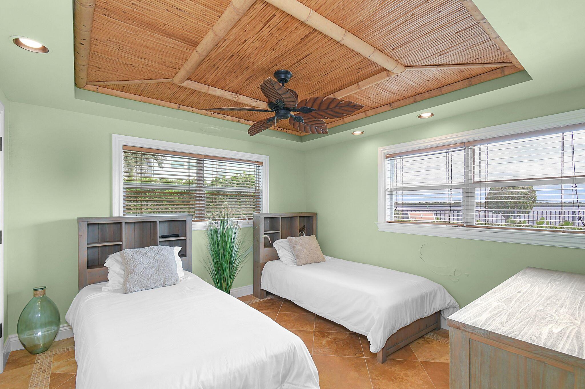 Listing images