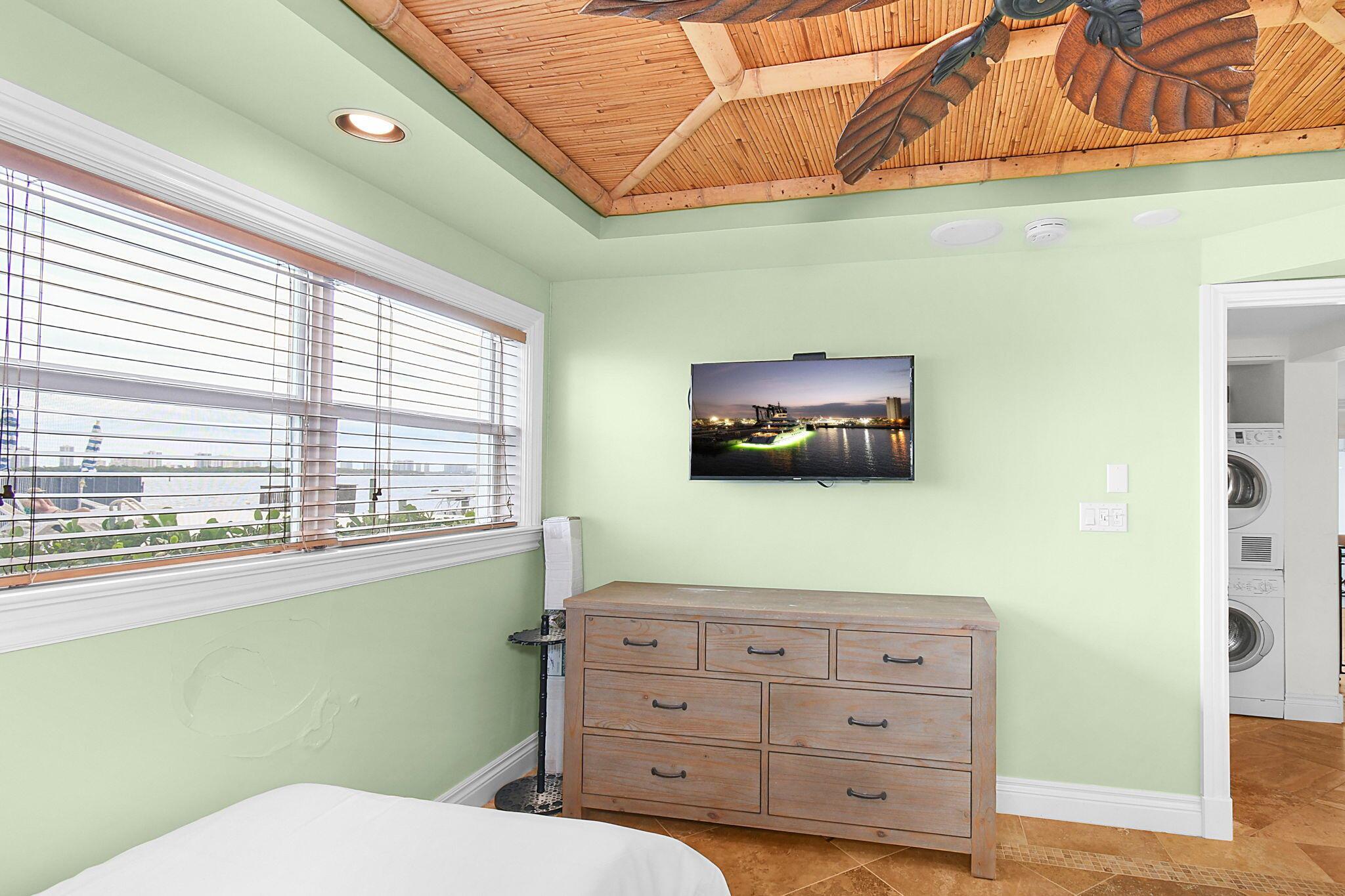 Listing images