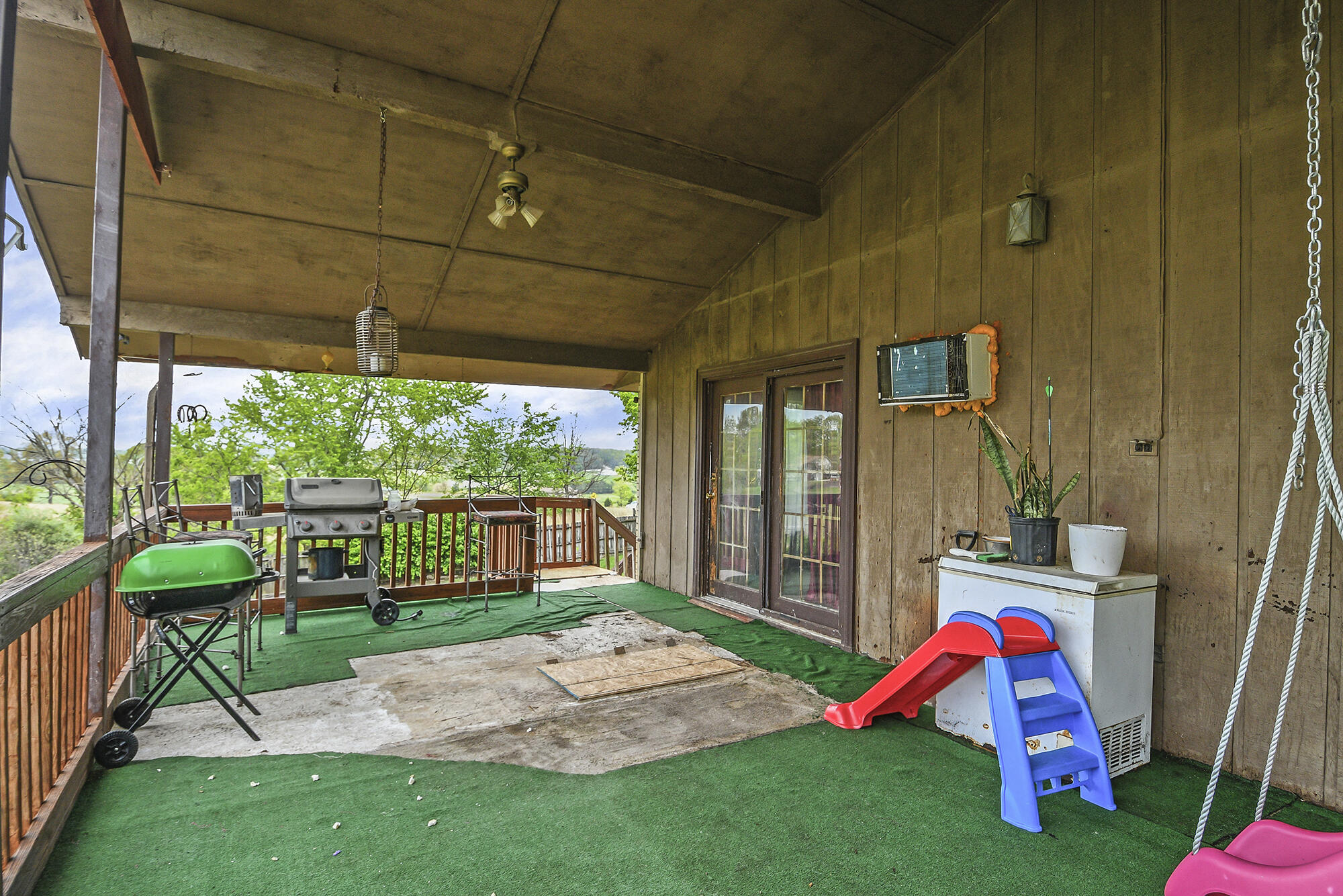Listing images