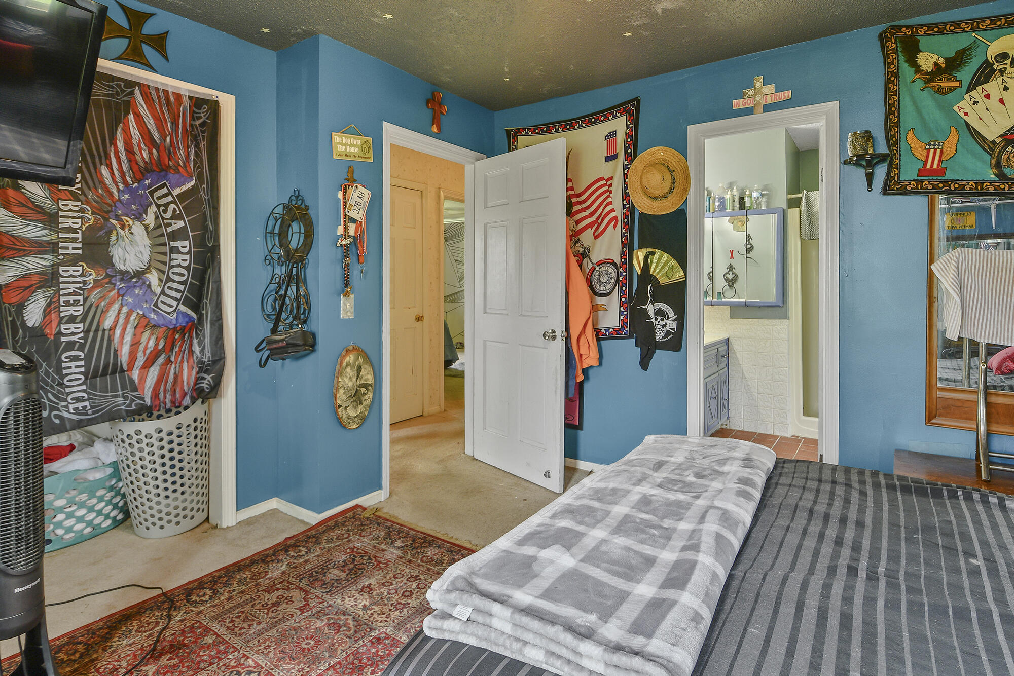 Listing images