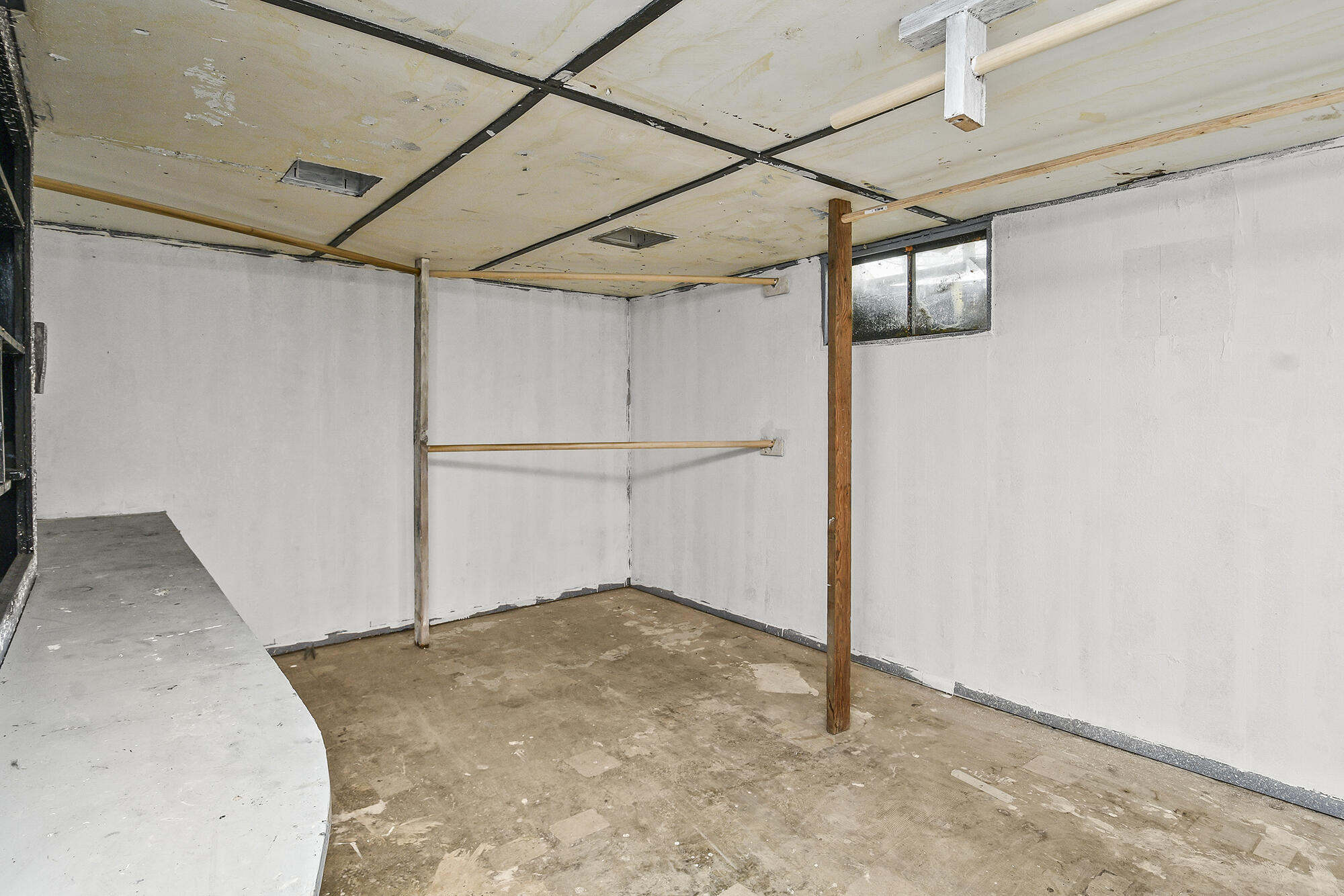 Listing images