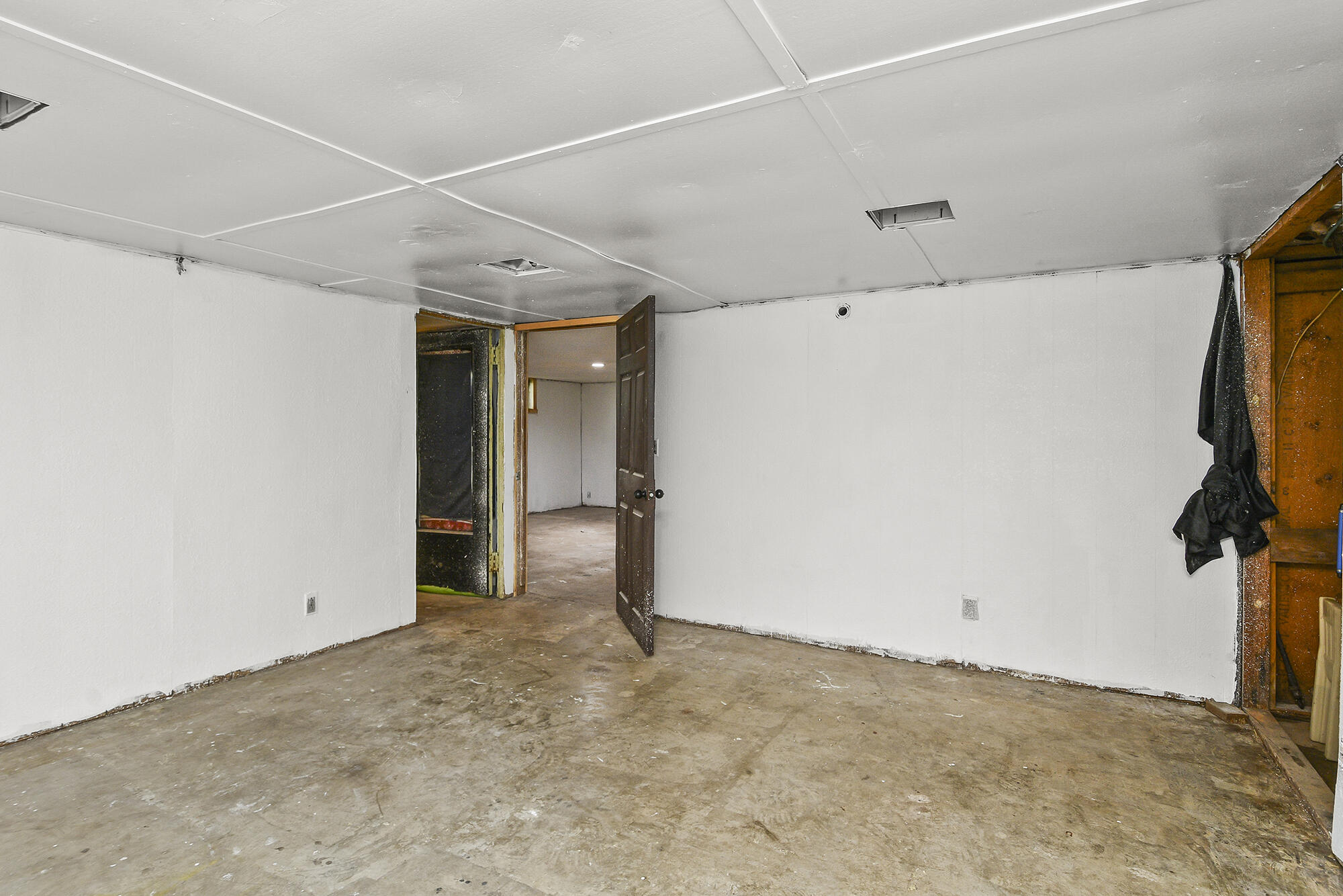Listing images