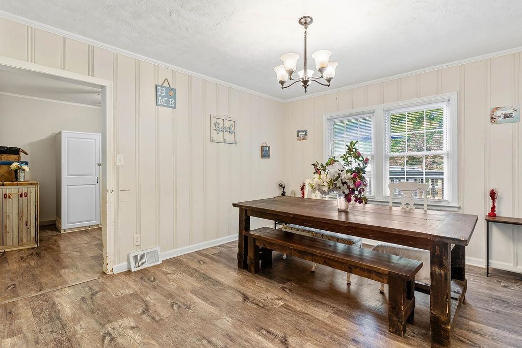 Listing images