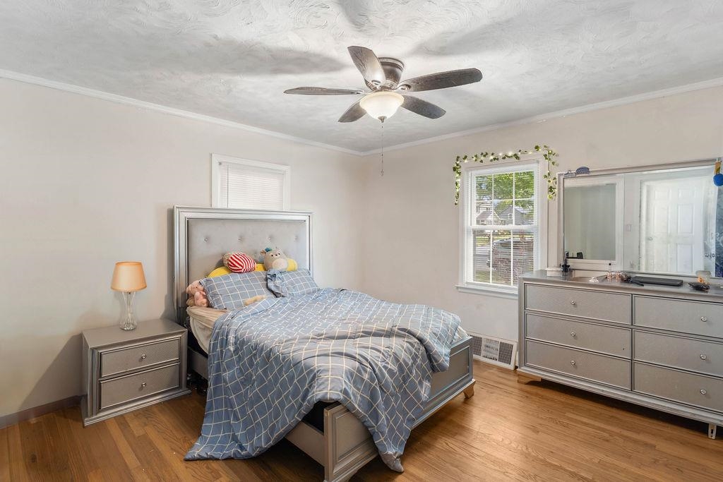 Listing images