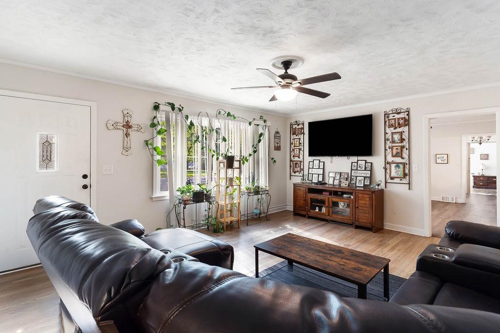 Listing images