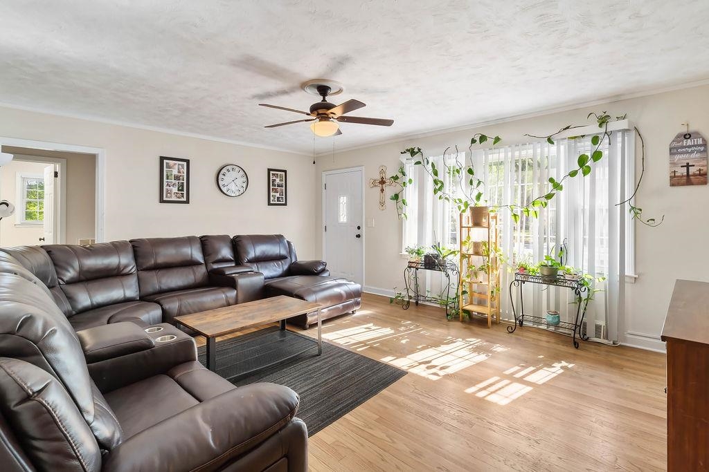 Listing images