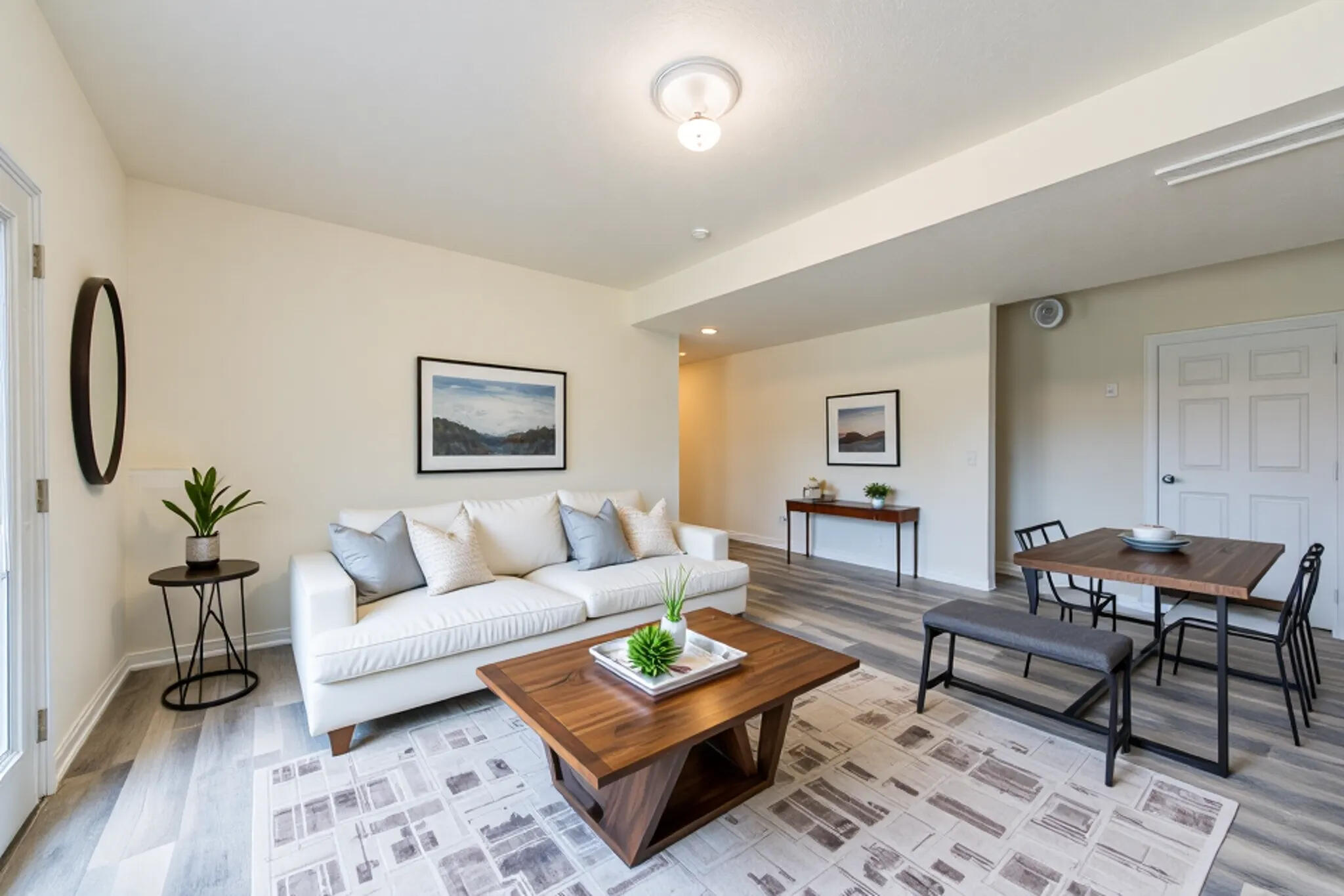 Listing images