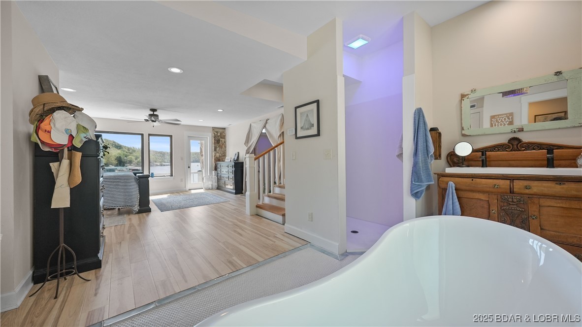 Listing images