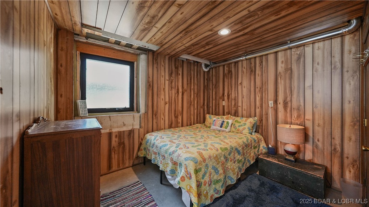 Listing images