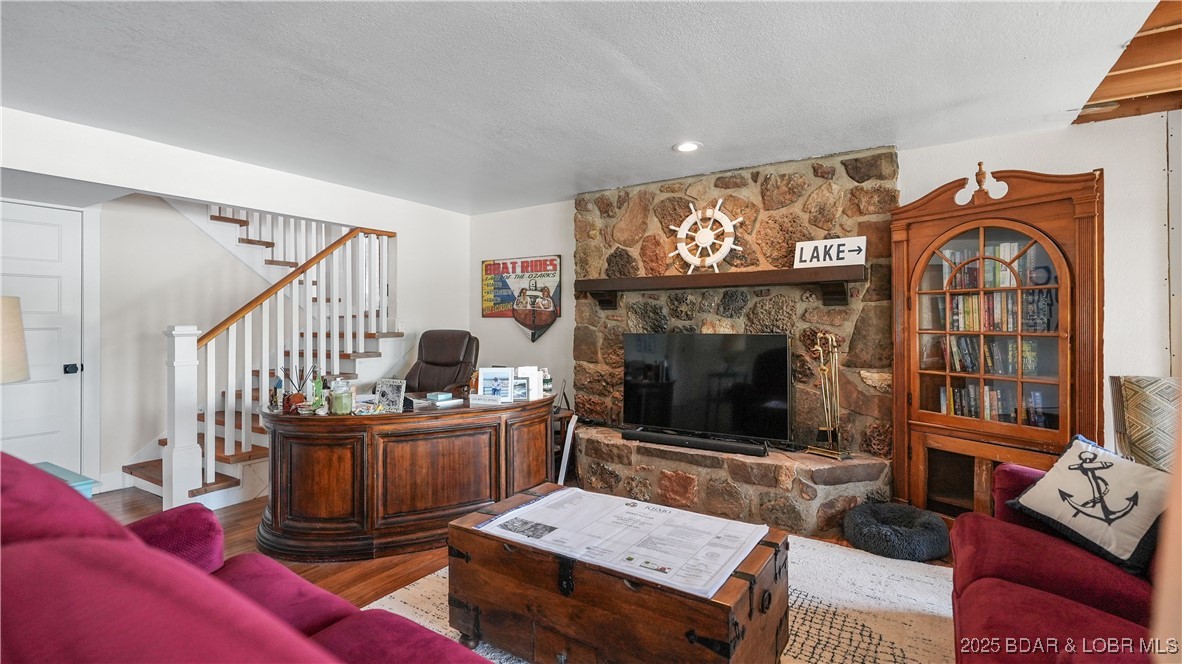 Listing images