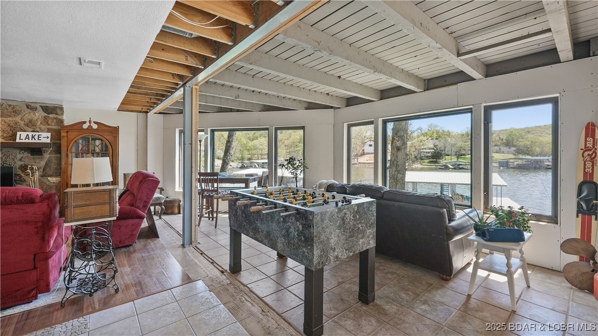 Listing images