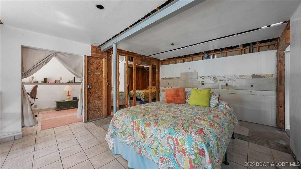 Listing images