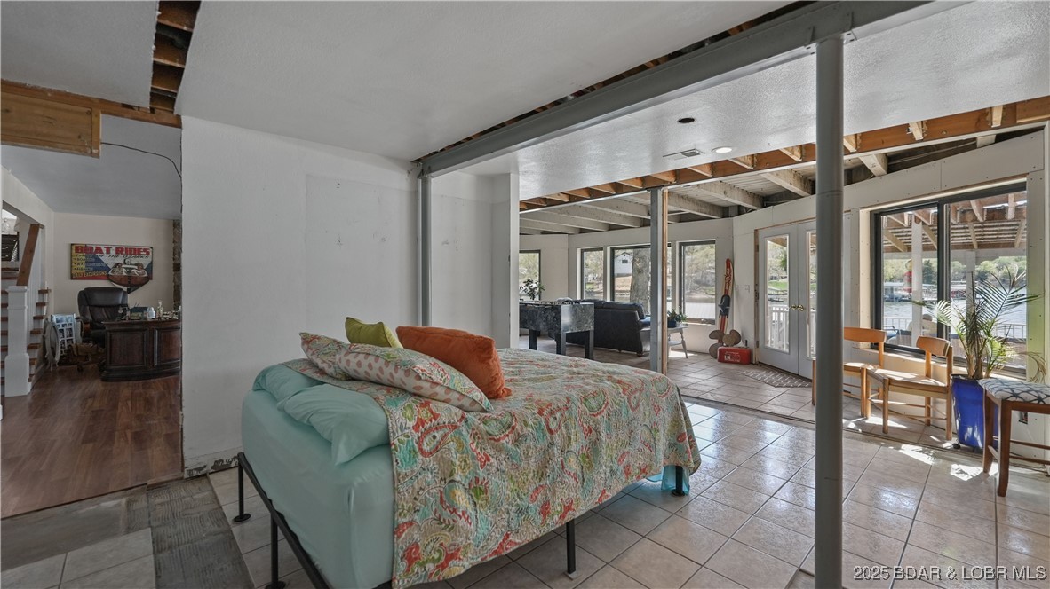 Listing images