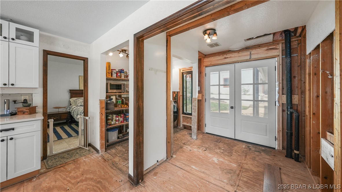 Listing images