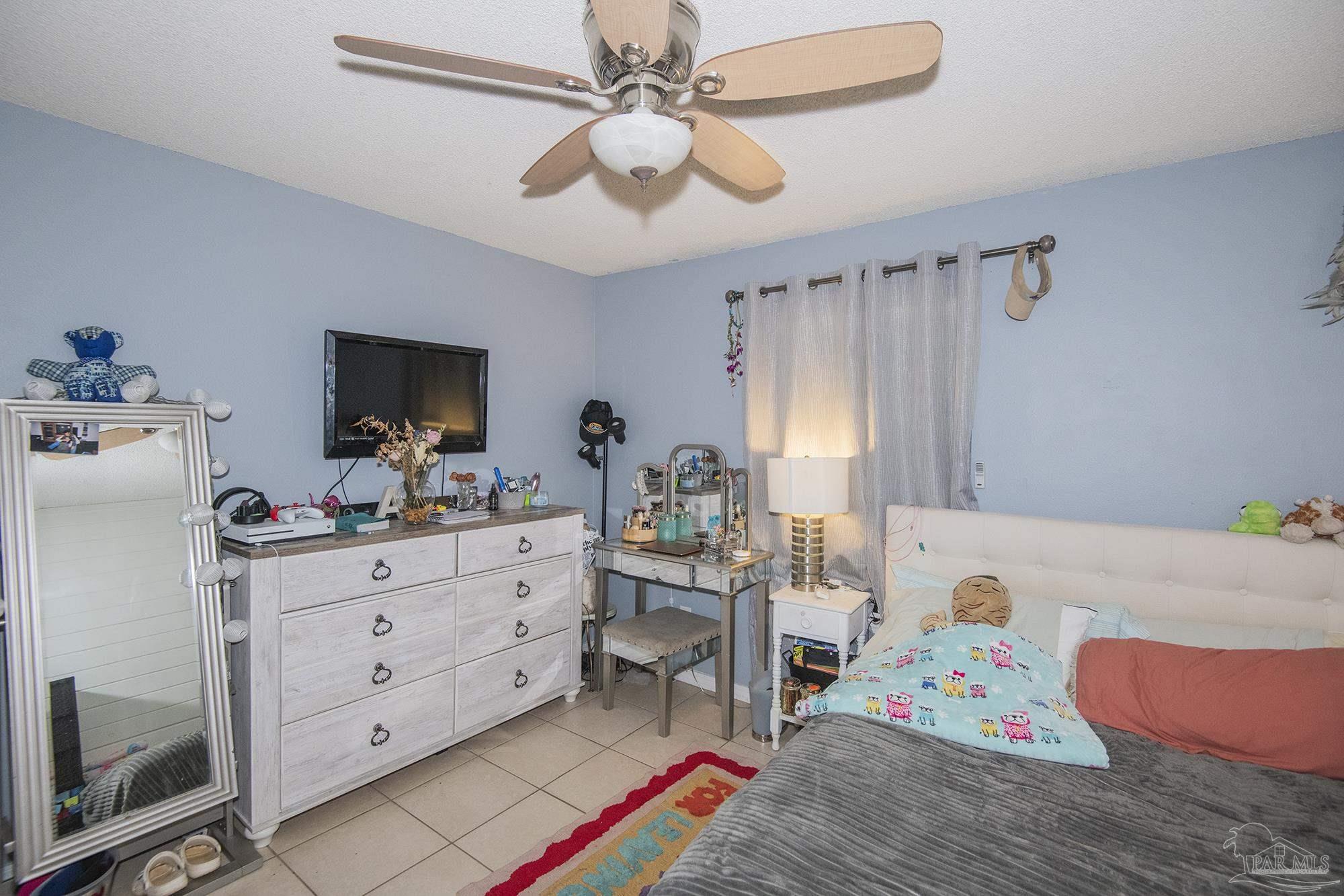 Listing images
