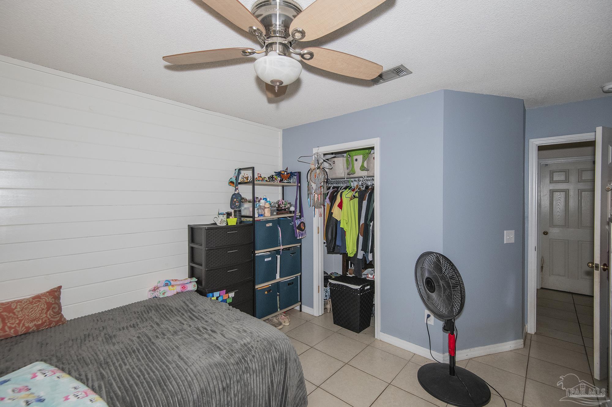 Listing images