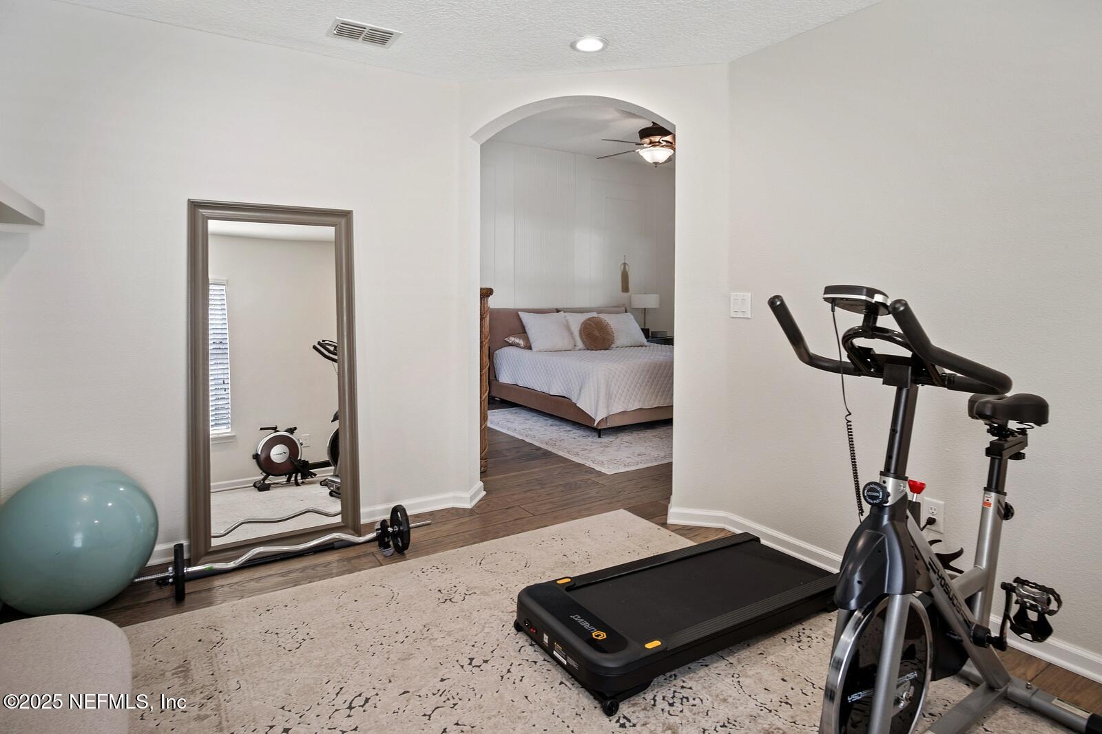 Listing images