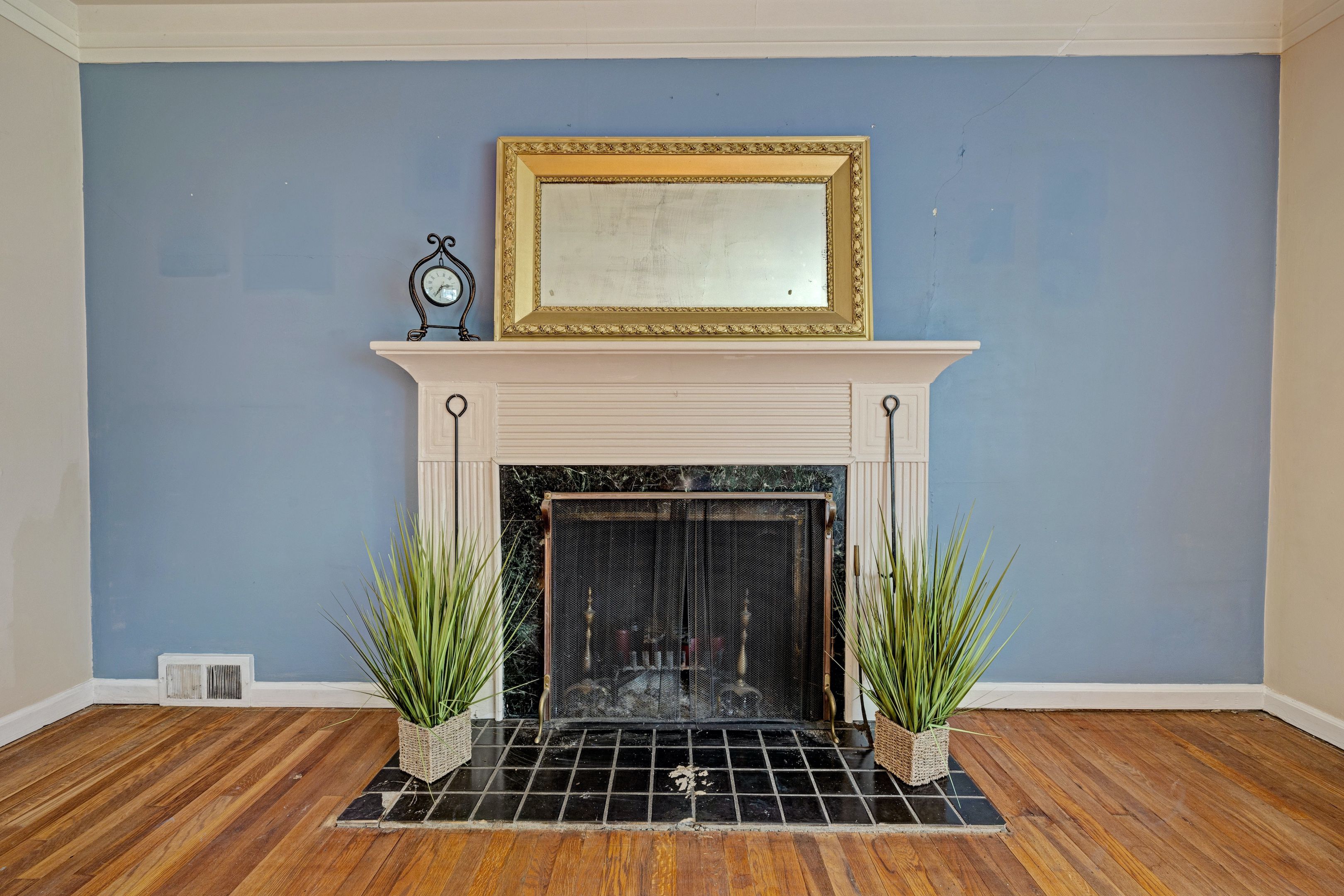 Listing images