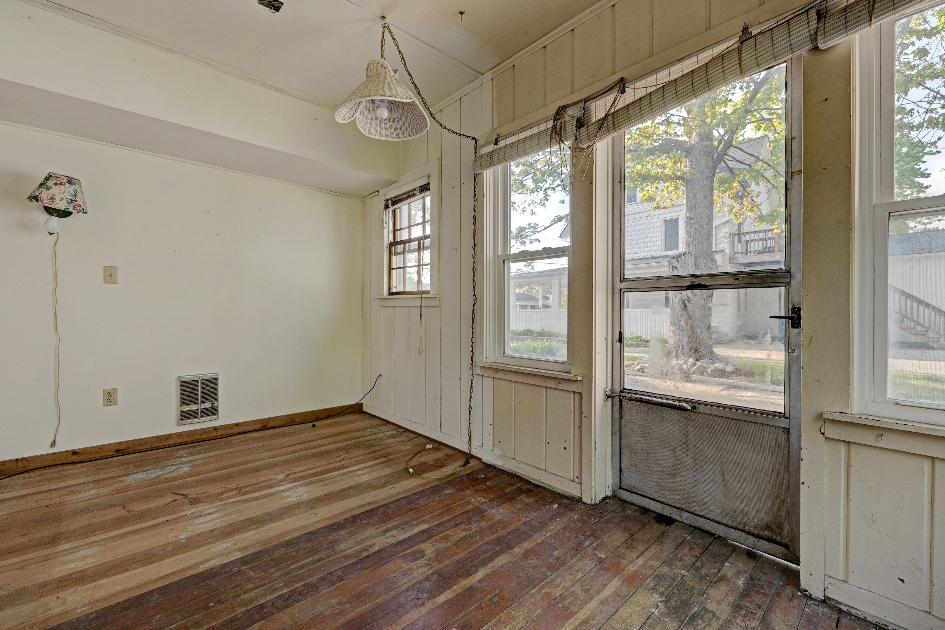 Listing images
