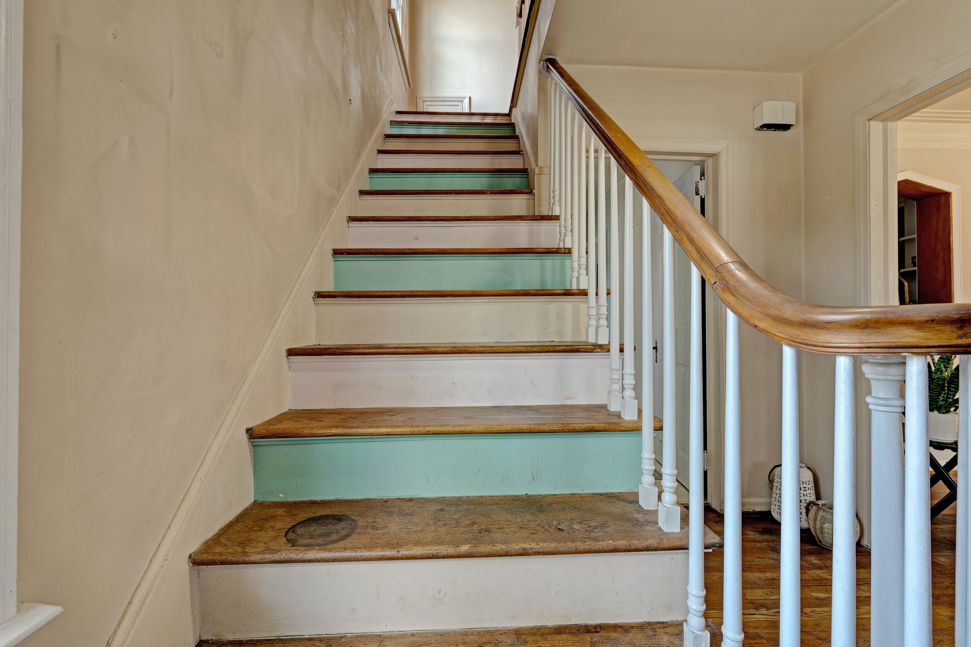 Listing images