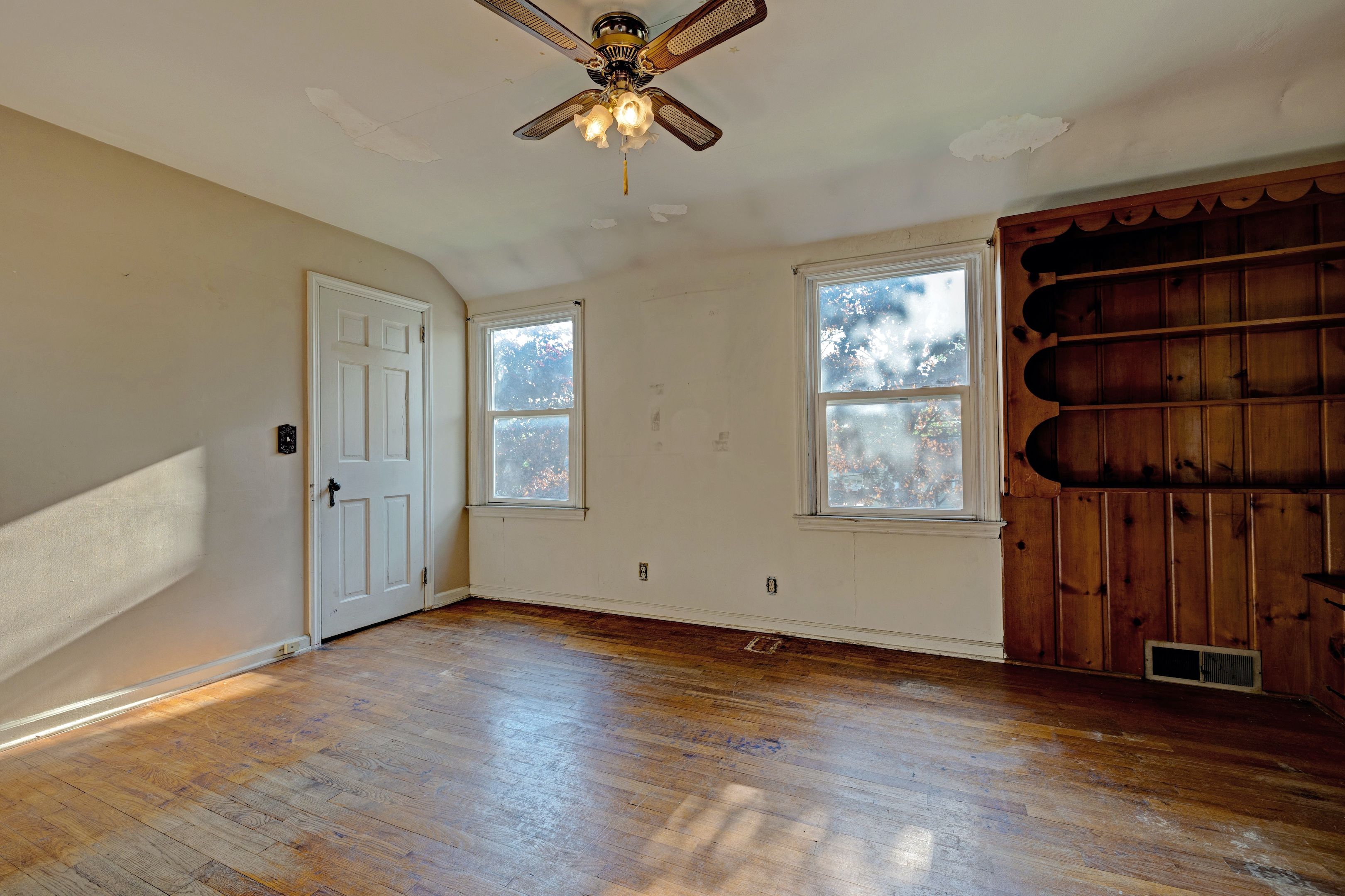 Listing images