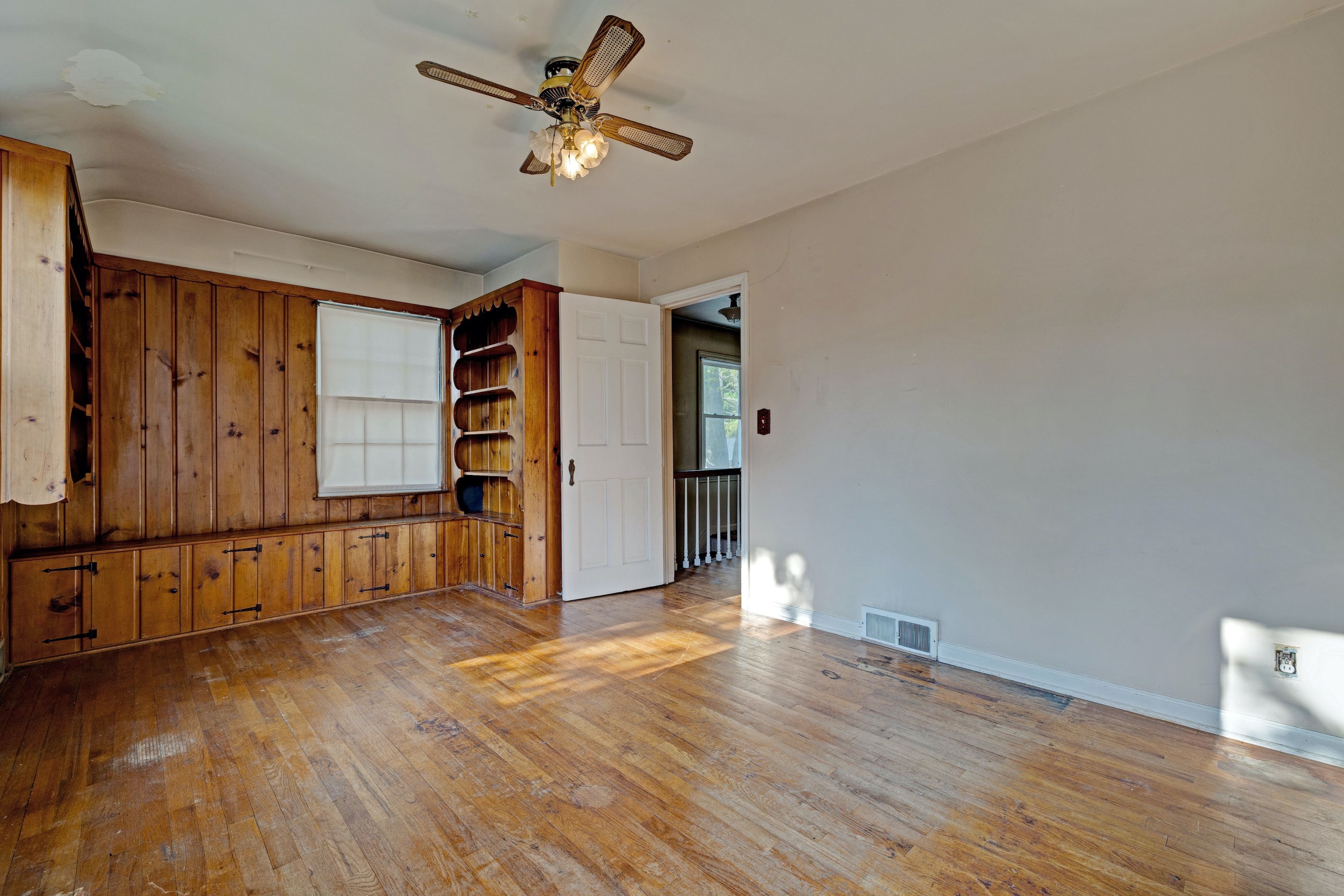 Listing images
