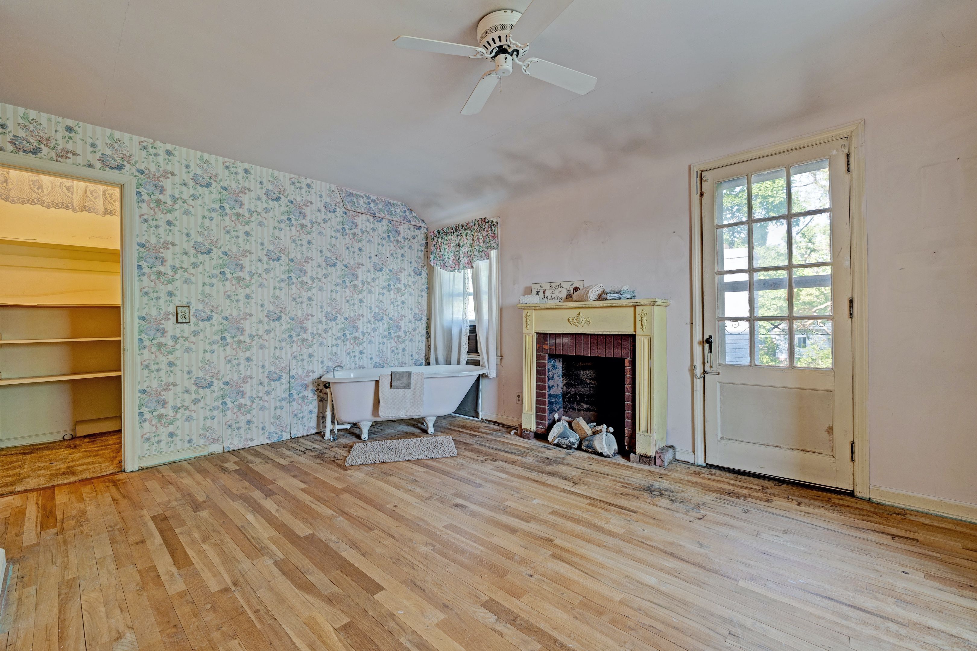 Listing images