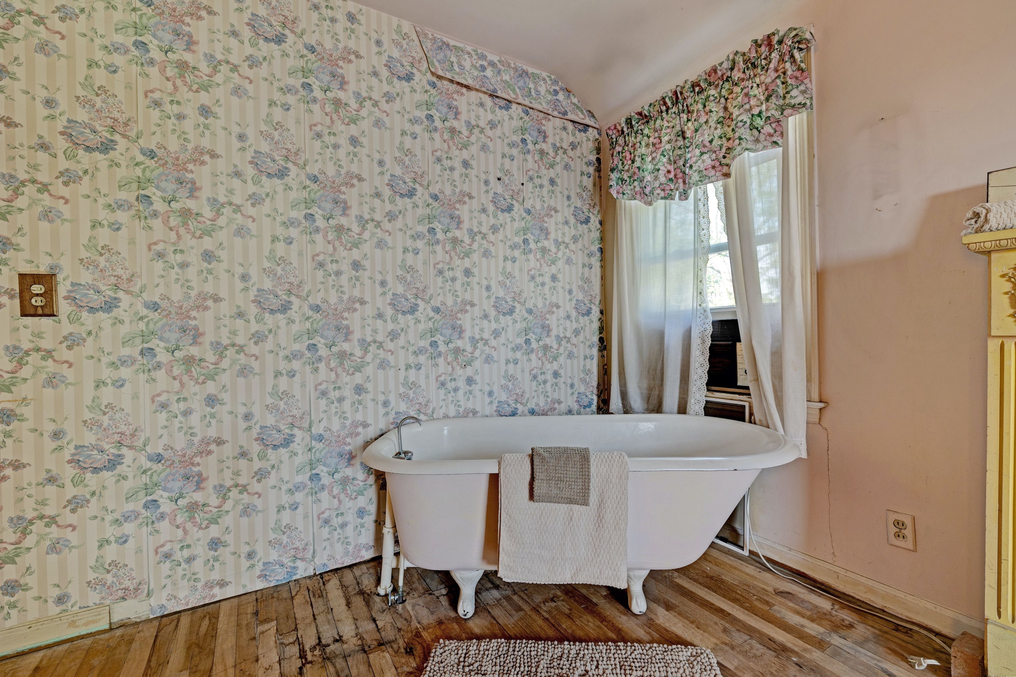 Listing images