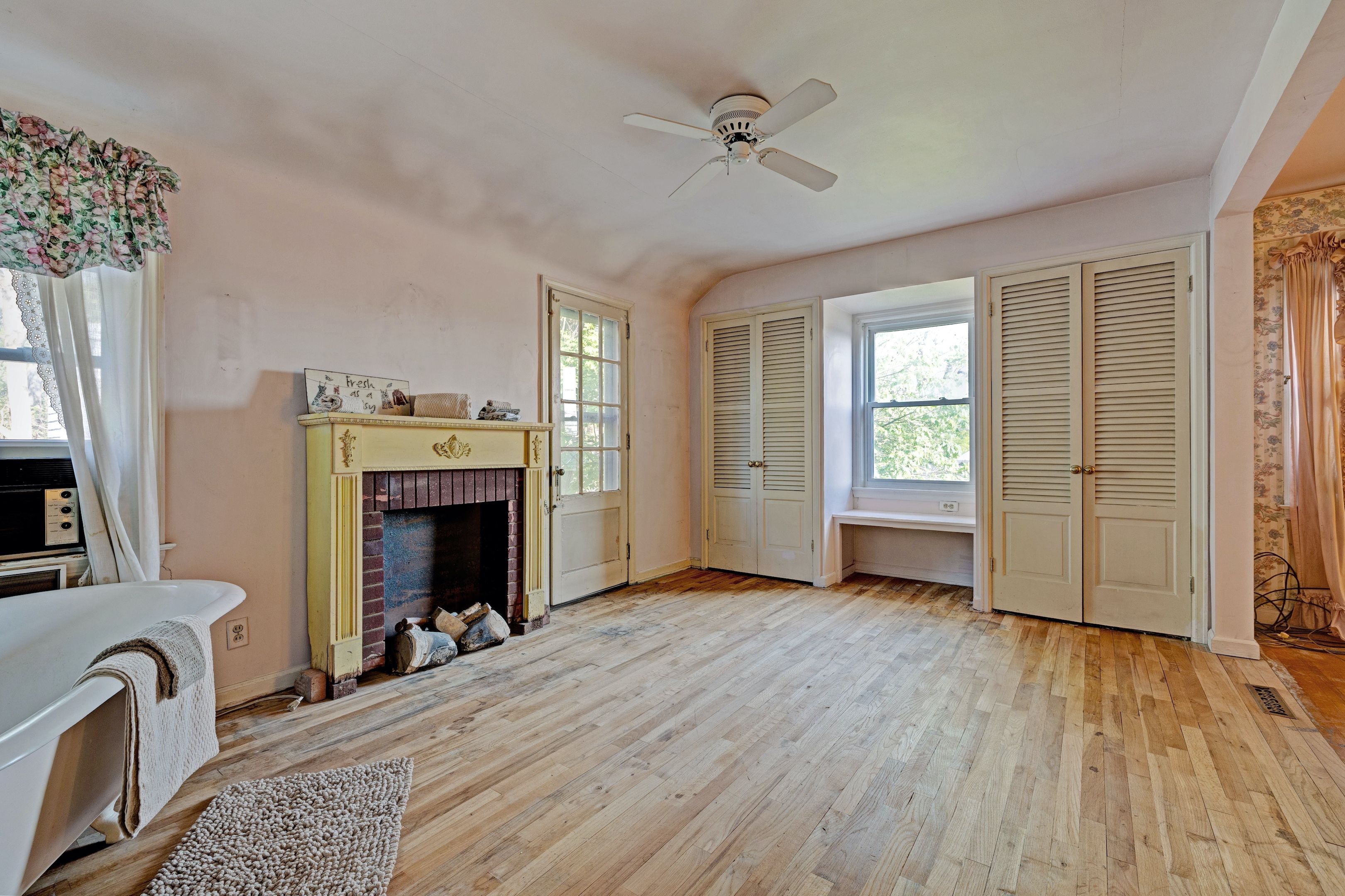 Listing images