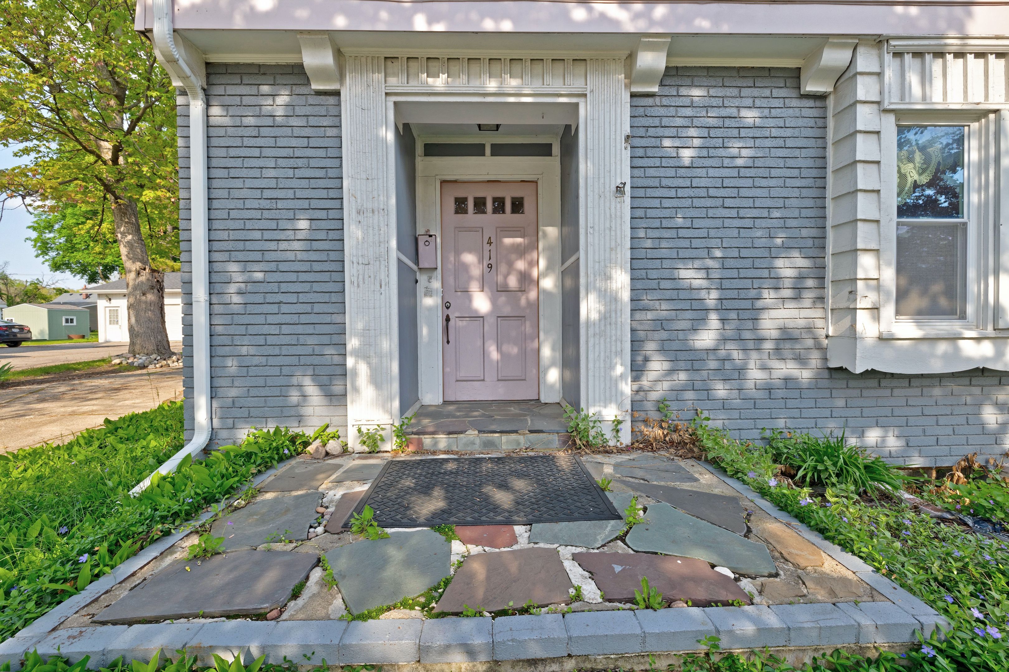 Listing images