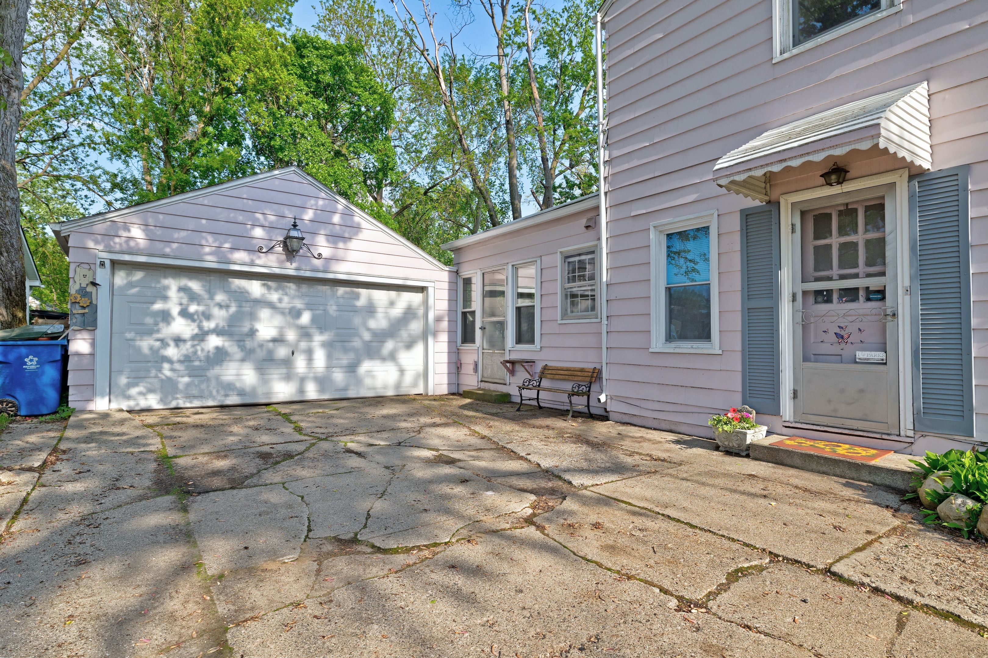 Listing images