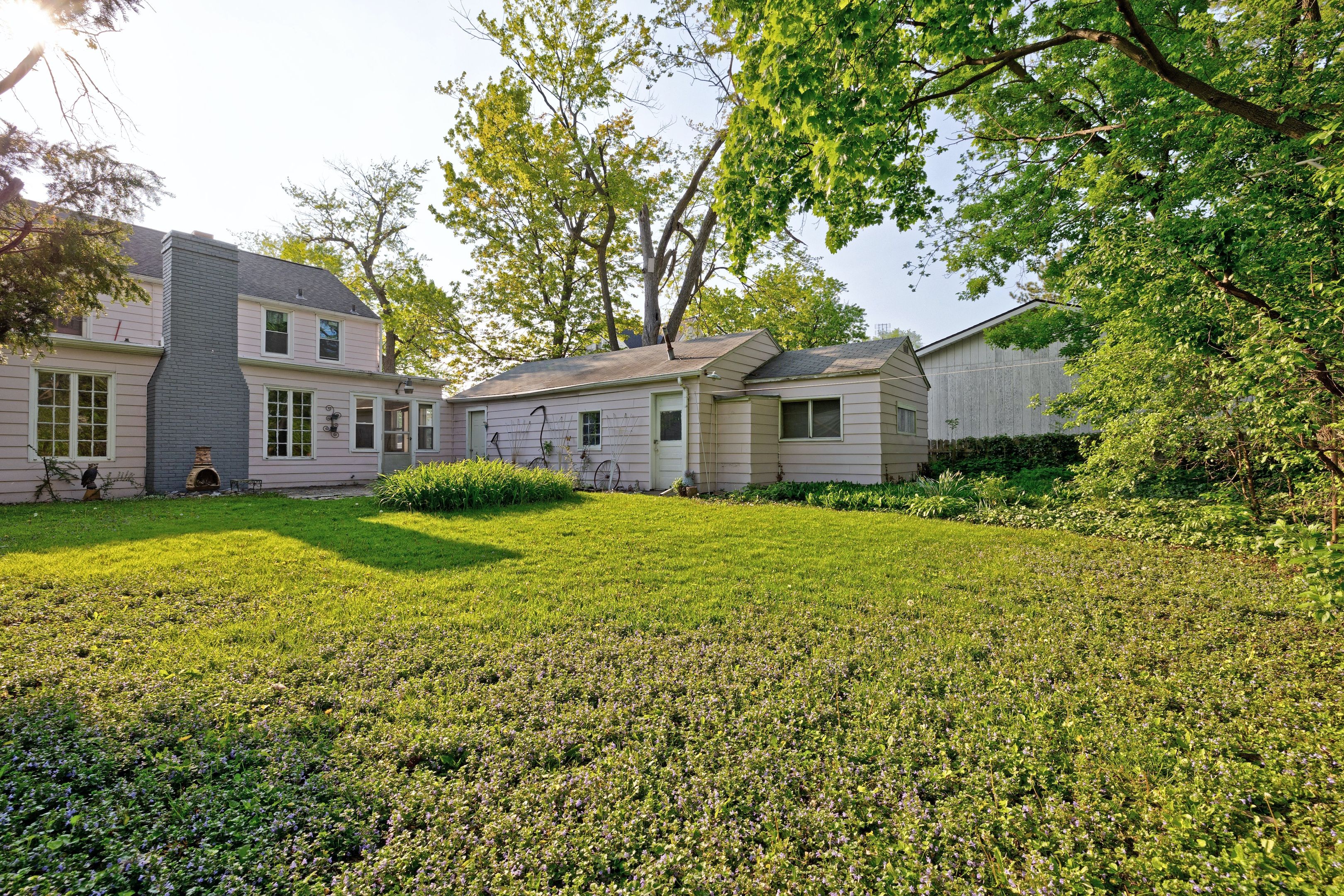 Listing images