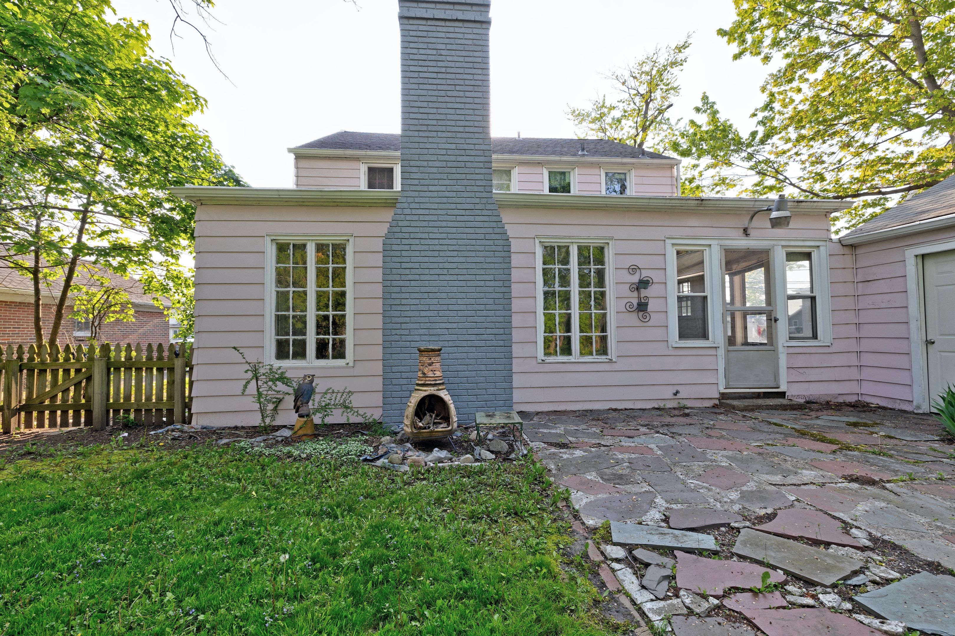 Listing images