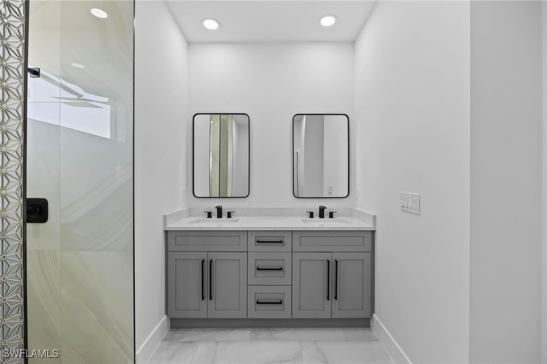 Listing images