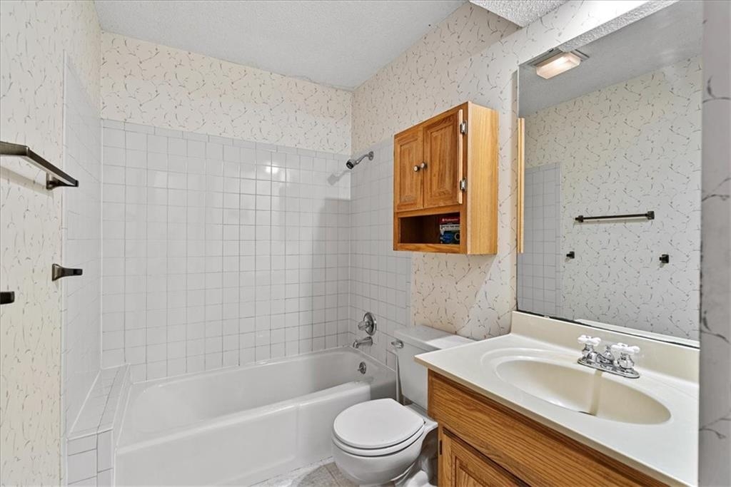 Listing images