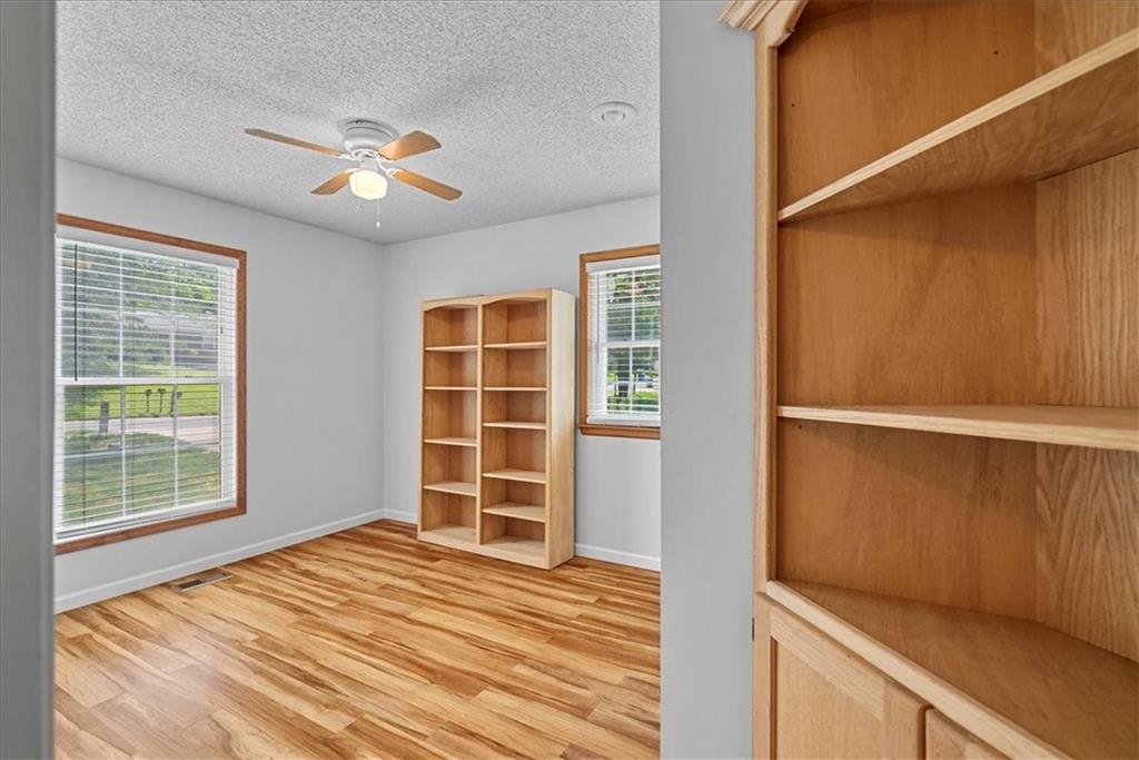 Listing images