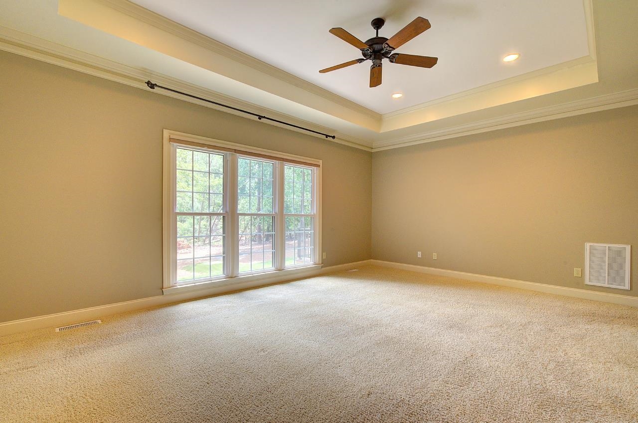 Listing images