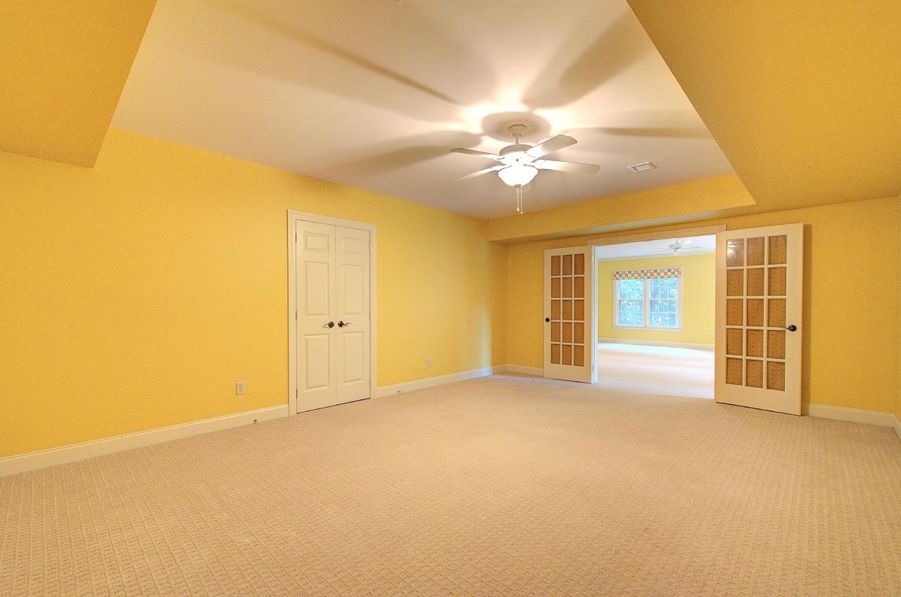 Listing images